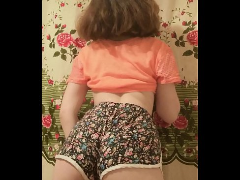 ❤️ Секси младо бебе кое ги соблекува шорцевите пред камера ❤️ Ебате кај нас ❌