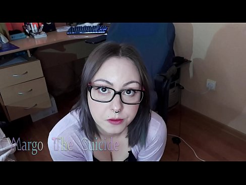 ❤️ Секси девојка со наочари длабоко го цица дилдото на камерата ❤️ Ебате кај нас ❌